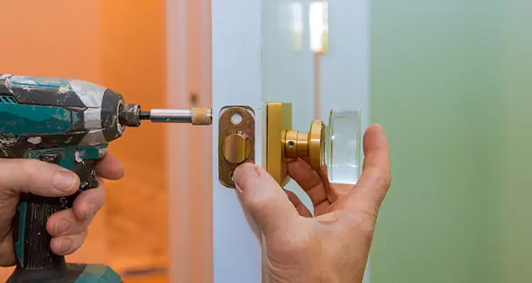 Broken Door Knob Fix in Clermont, FL